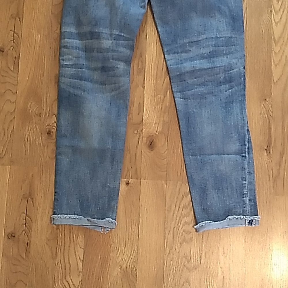 American Eagle Distressed Cropped Stretch Jeans. Size 4 - Picture 8 of 13